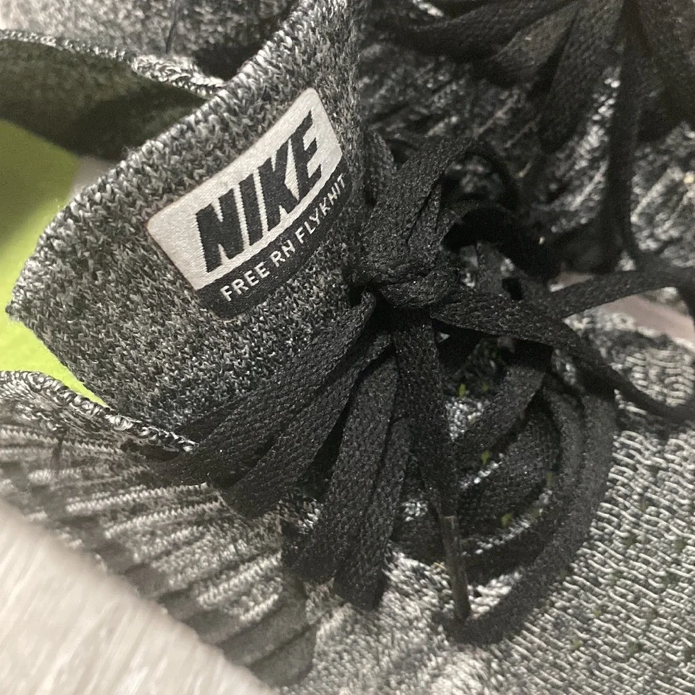 Women Nike Flyknit - Picture 2 of 5